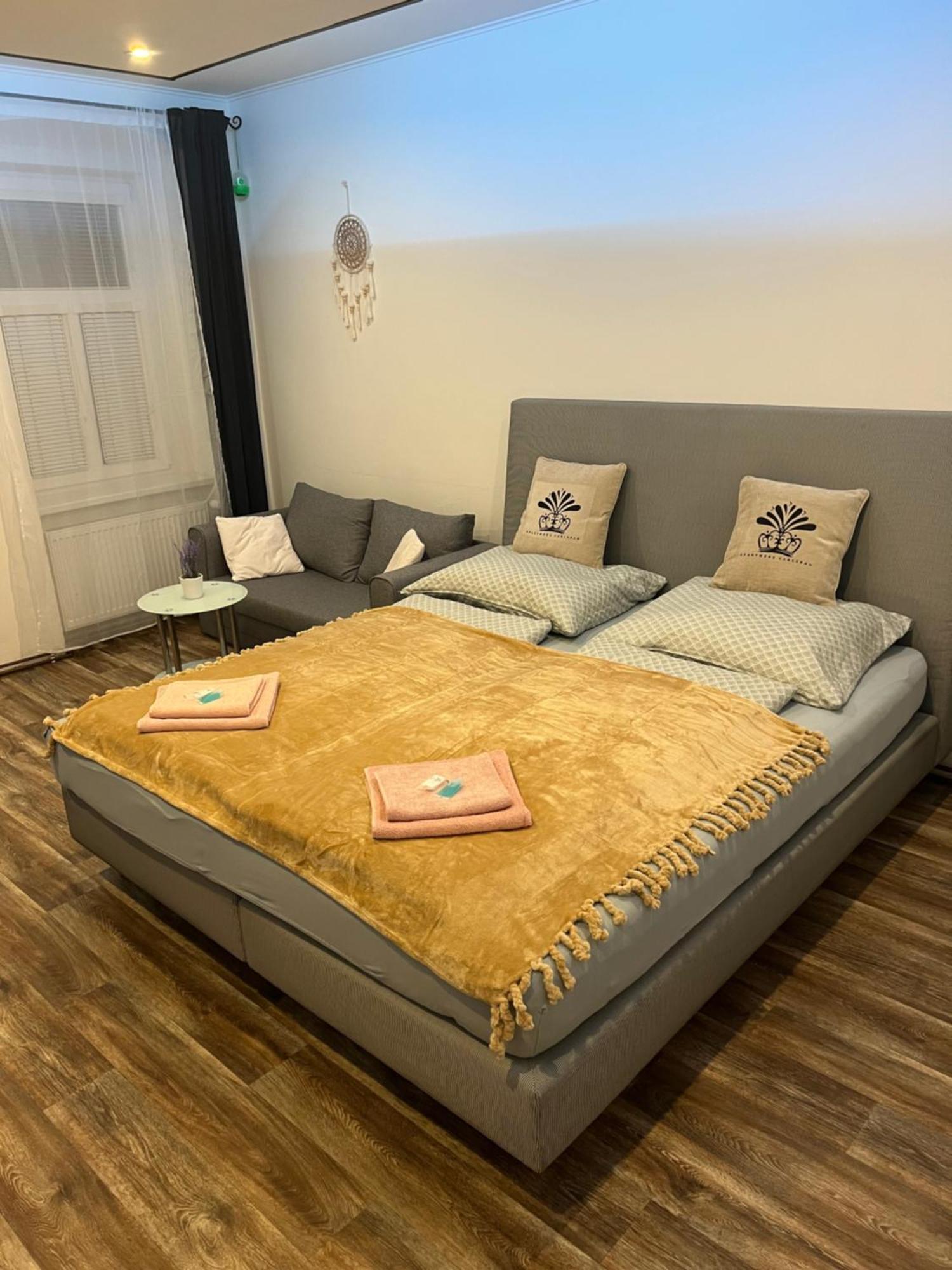 Apartmentscarlsbad การ์โลวีวารี ภายนอก รูปภาพ