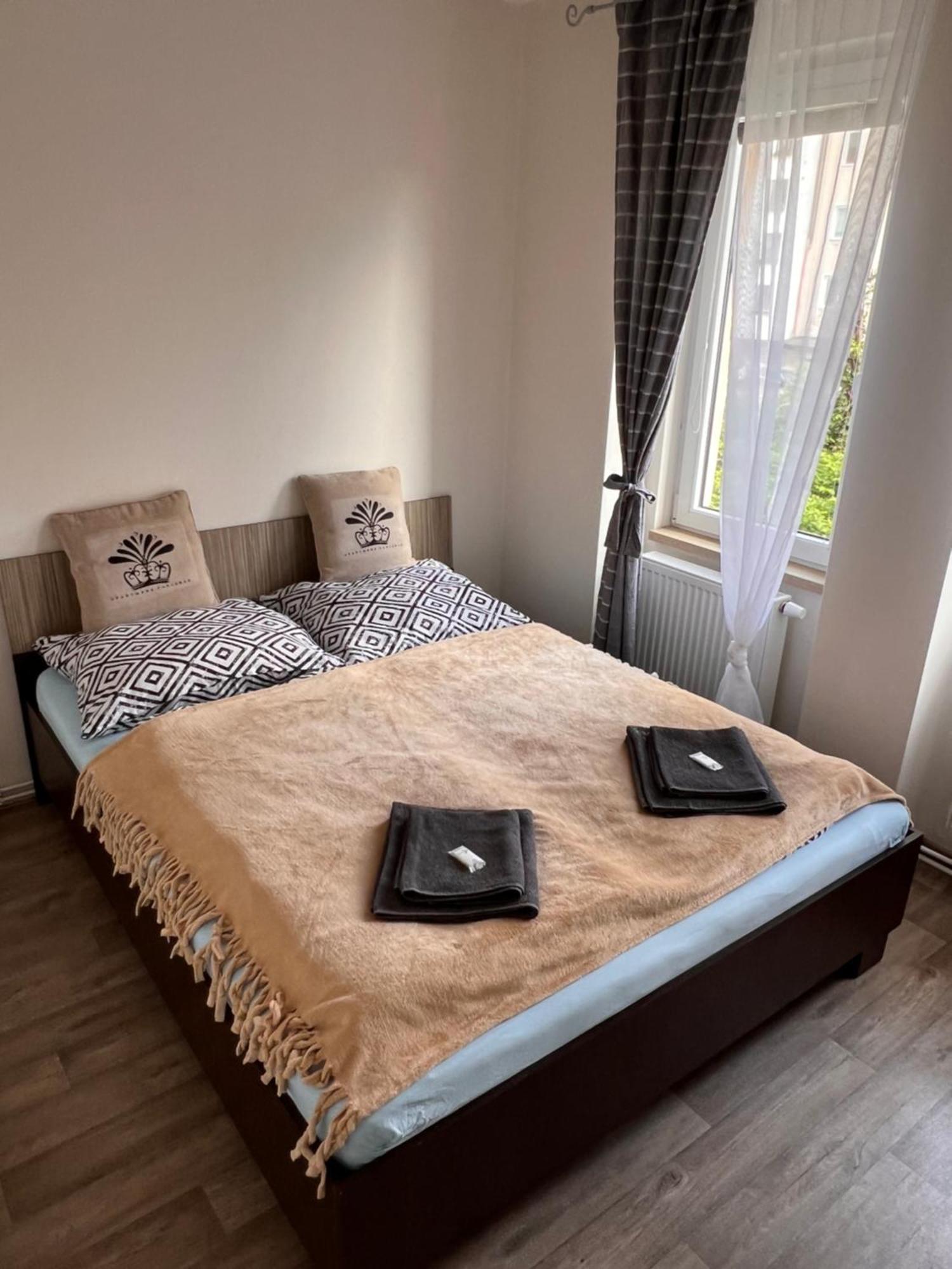 Apartmentscarlsbad การ์โลวีวารี ภายนอก รูปภาพ