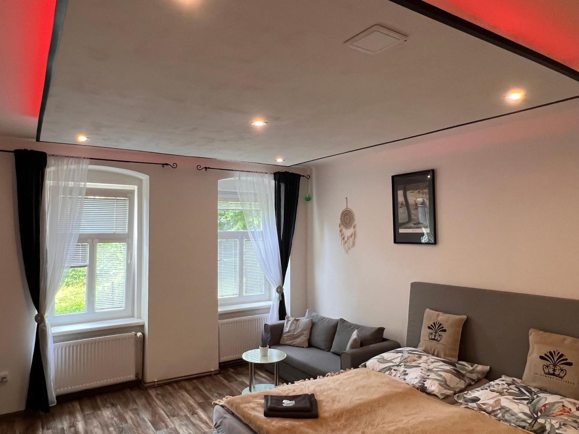 Apartmentscarlsbad การ์โลวีวารี ภายนอก รูปภาพ